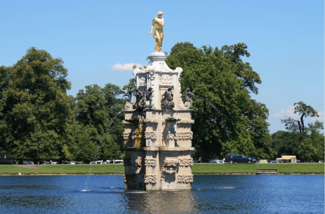 Bushy Park golden fountain